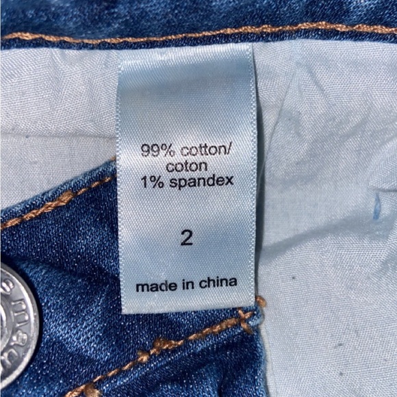 Maurices size 2 distressed shorts - Picture 4 of 4